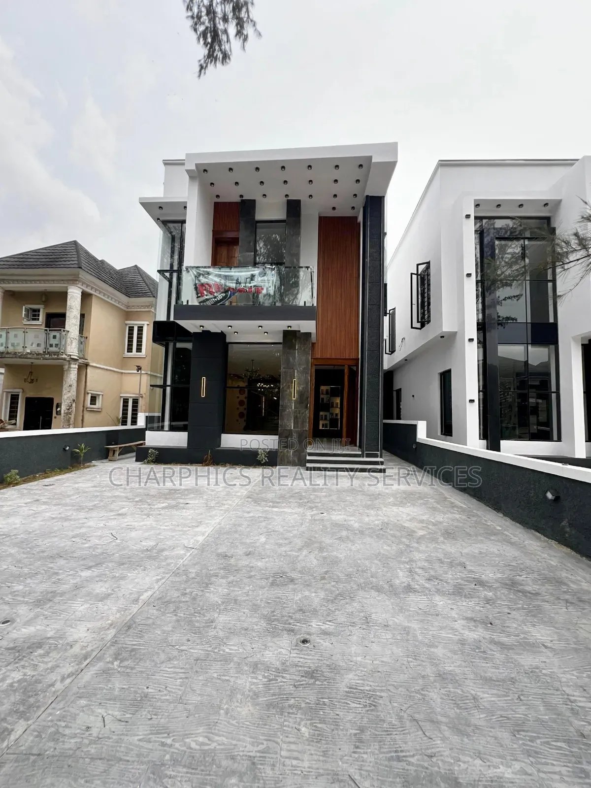 5bdrm Duplex in Ikota for sale in Ikota