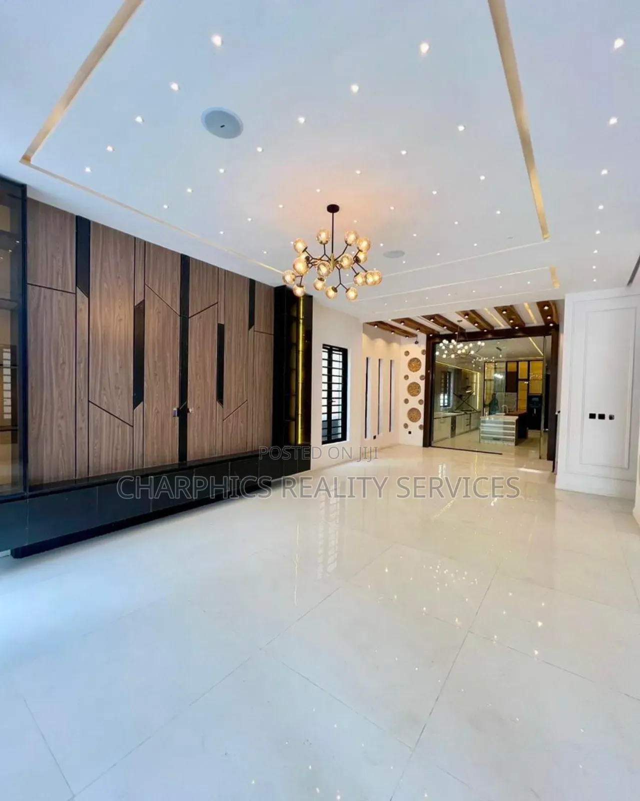 5bdrm Duplex in Ikota for sale in Ikota