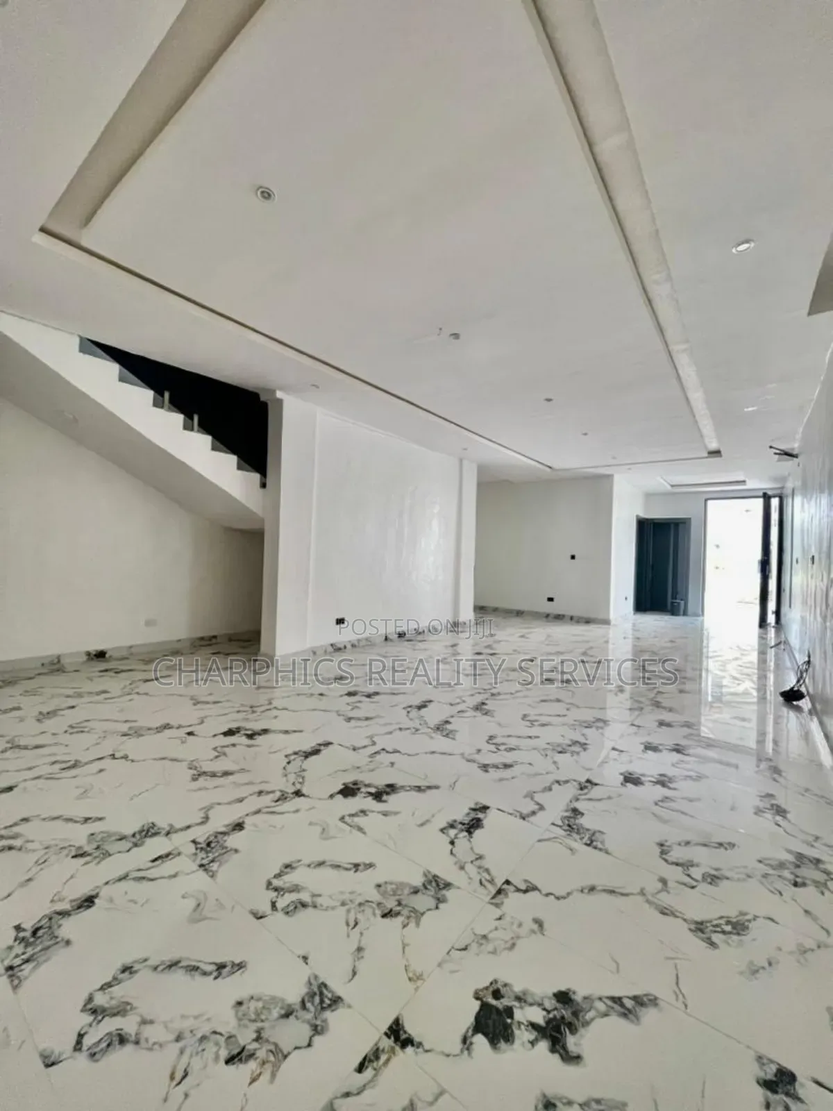 5bdrm Duplex in Ikota for sale in Ikota