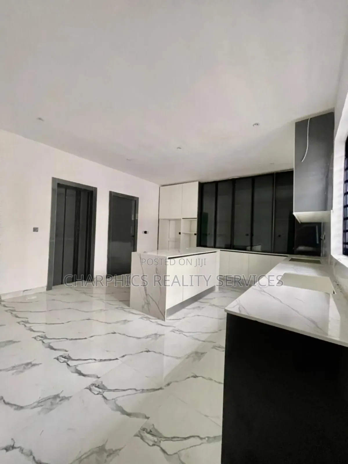 5bdrm Duplex in Ikota for sale in Ikota