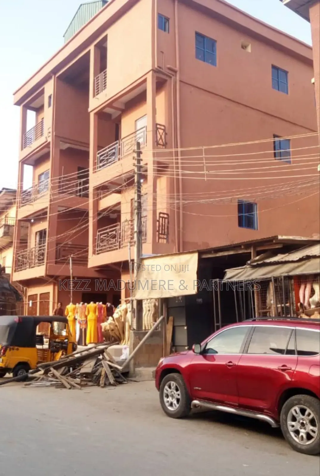 For Sale: 3 Storey Plaza Near Main Market, Onitsha in Onitsha