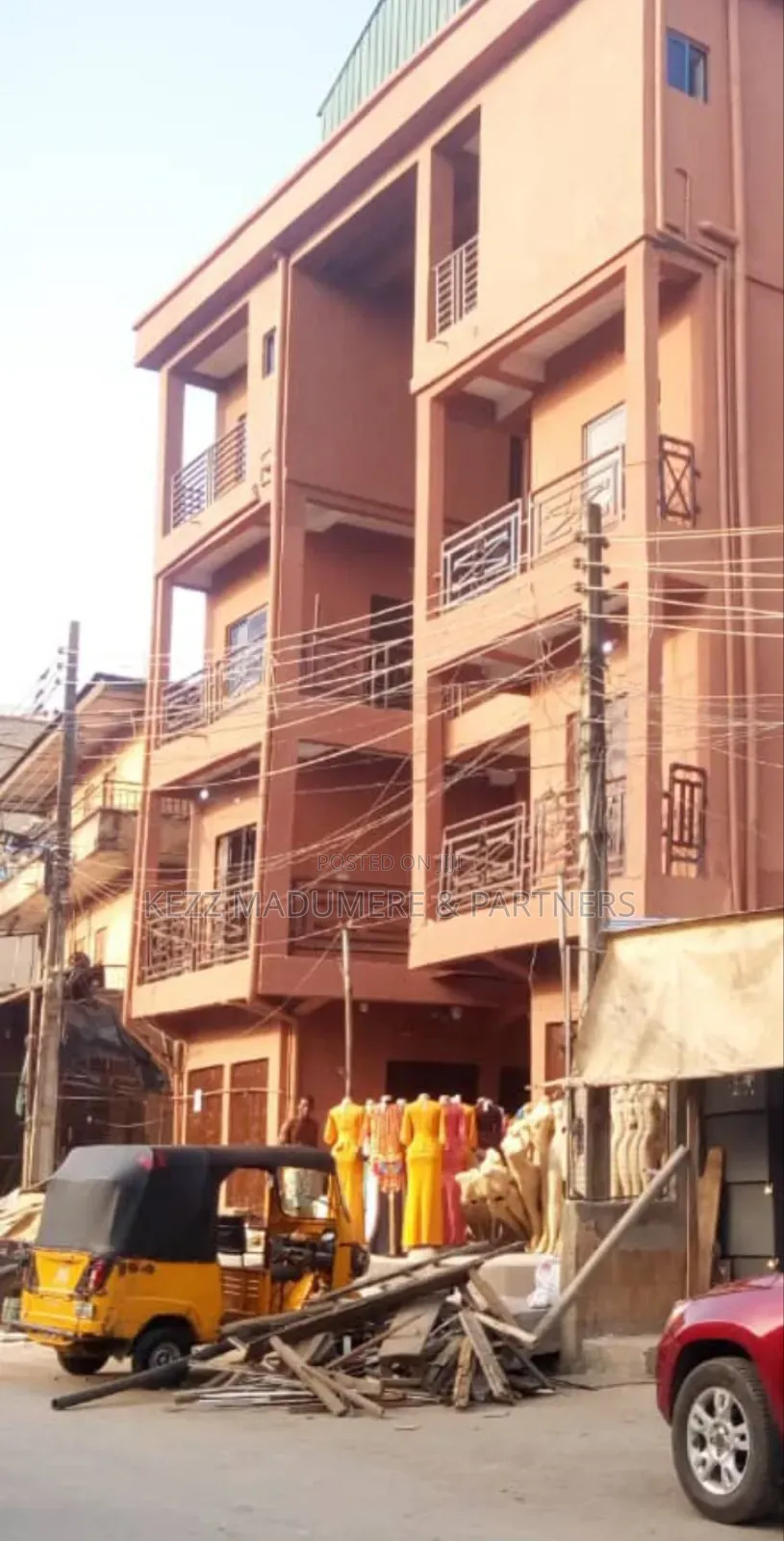 For Sale: 3 Storey Plaza Near Main Market, Onitsha in Onitsha