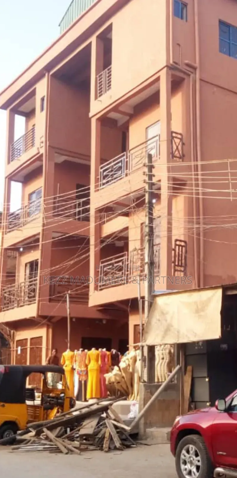 For Sale: 3 Storey Plaza Near Main Market, Onitsha in Onitsha