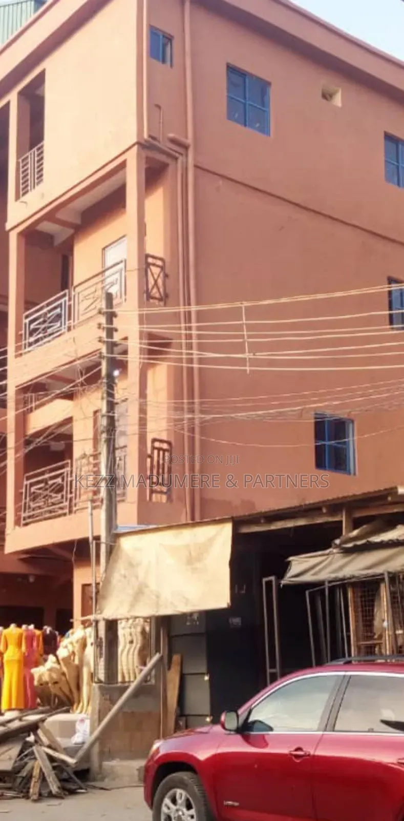 For Sale: 3 Storey Plaza Near Main Market, Onitsha in Onitsha