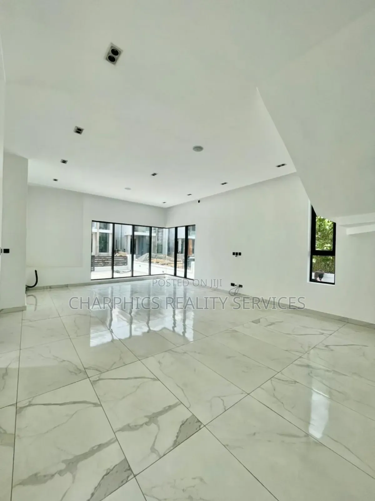 5bdrm Duplex in Lekki for sale in Lekki
