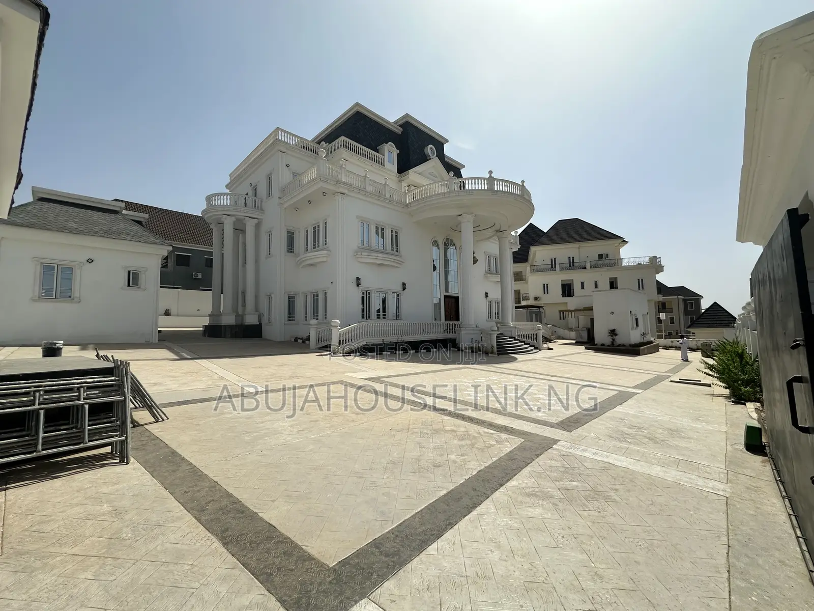 9bdrm Mansion in Guzape Main Abuja for sale in Guzape District