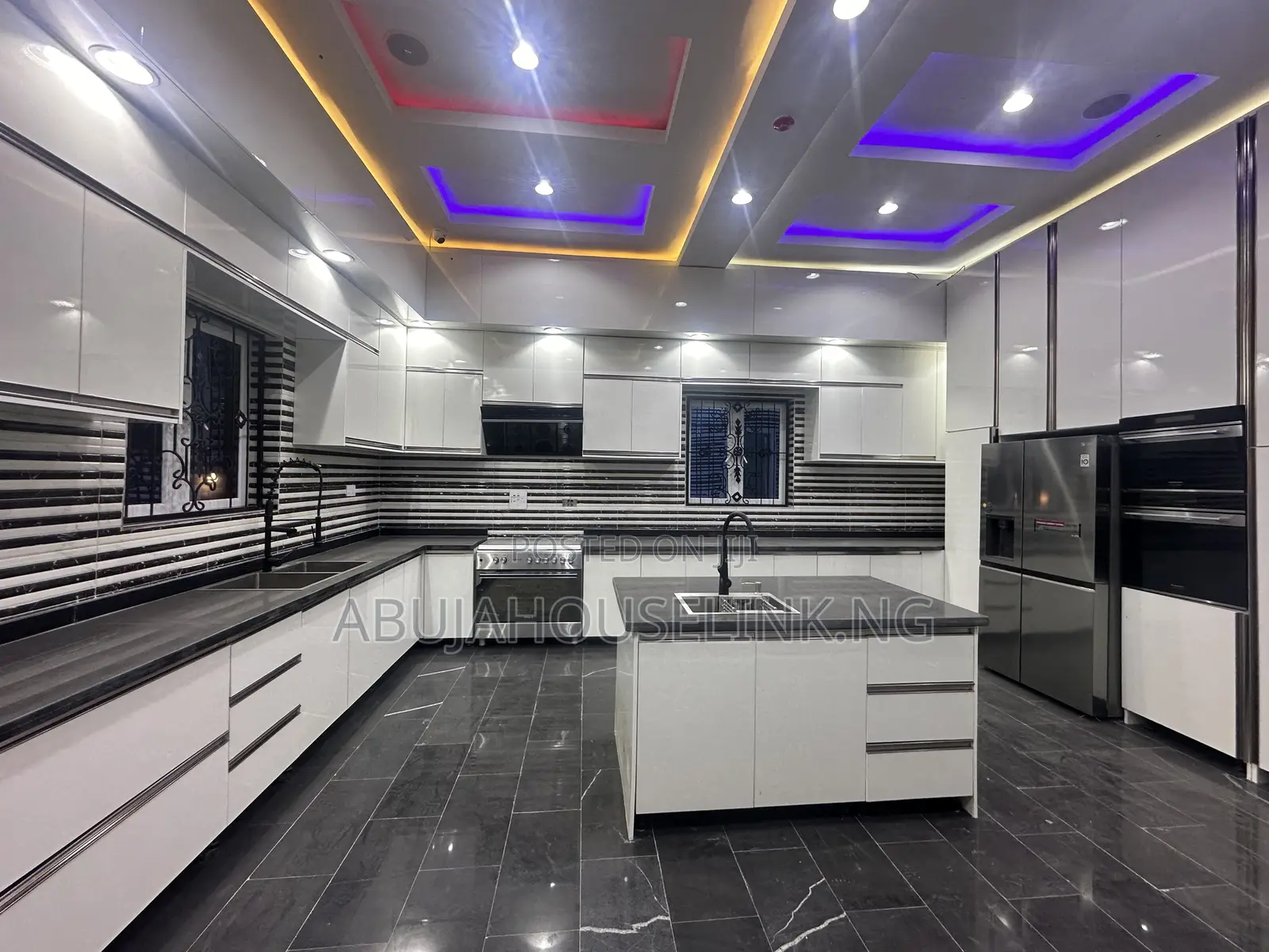 9bdrm Mansion in Guzape Main Abuja for sale in Guzape District