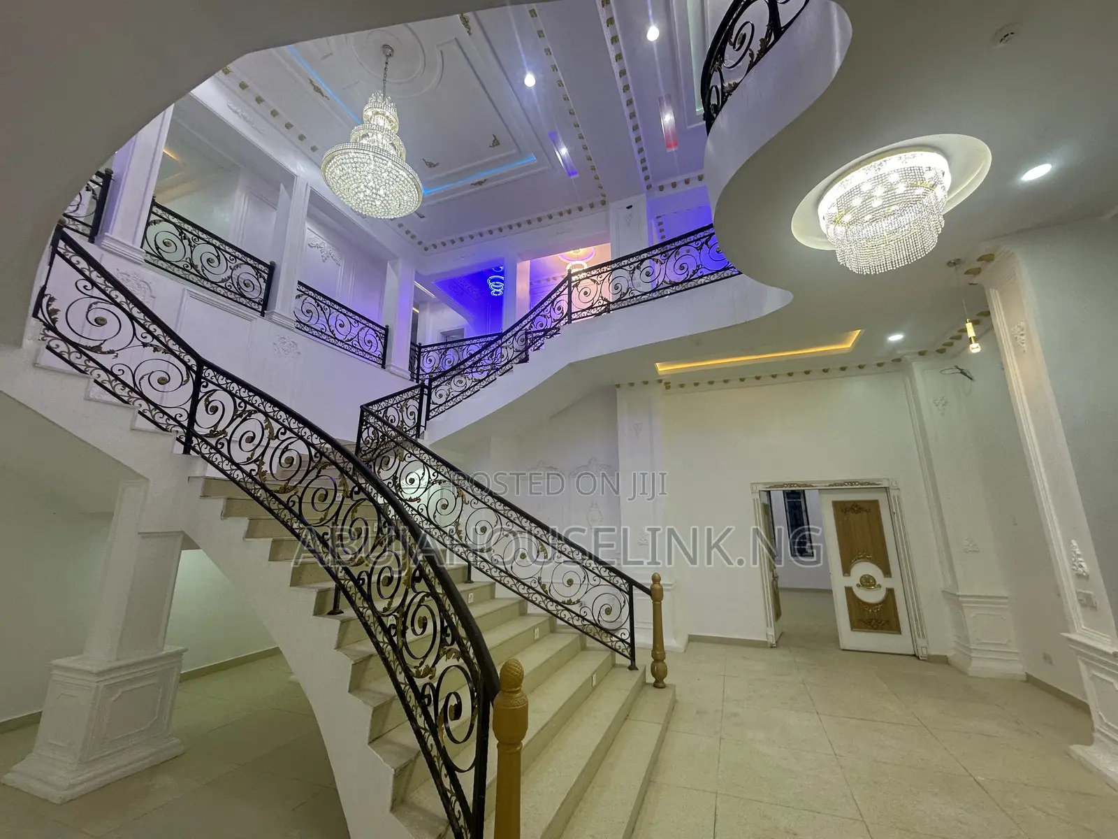 9bdrm Mansion in Guzape Main Abuja for sale in Guzape District