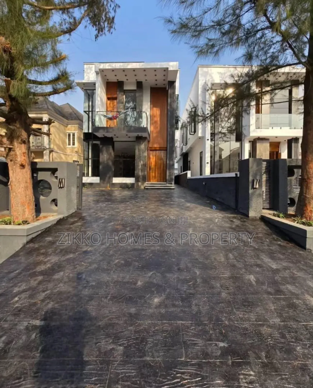5bdrm Duplex in Ikota for sale in Ikota