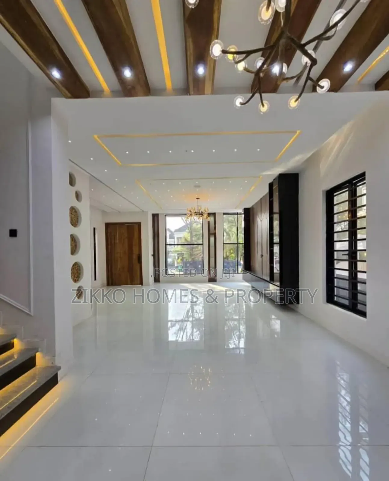5bdrm Duplex in Ikota for sale in Ikota