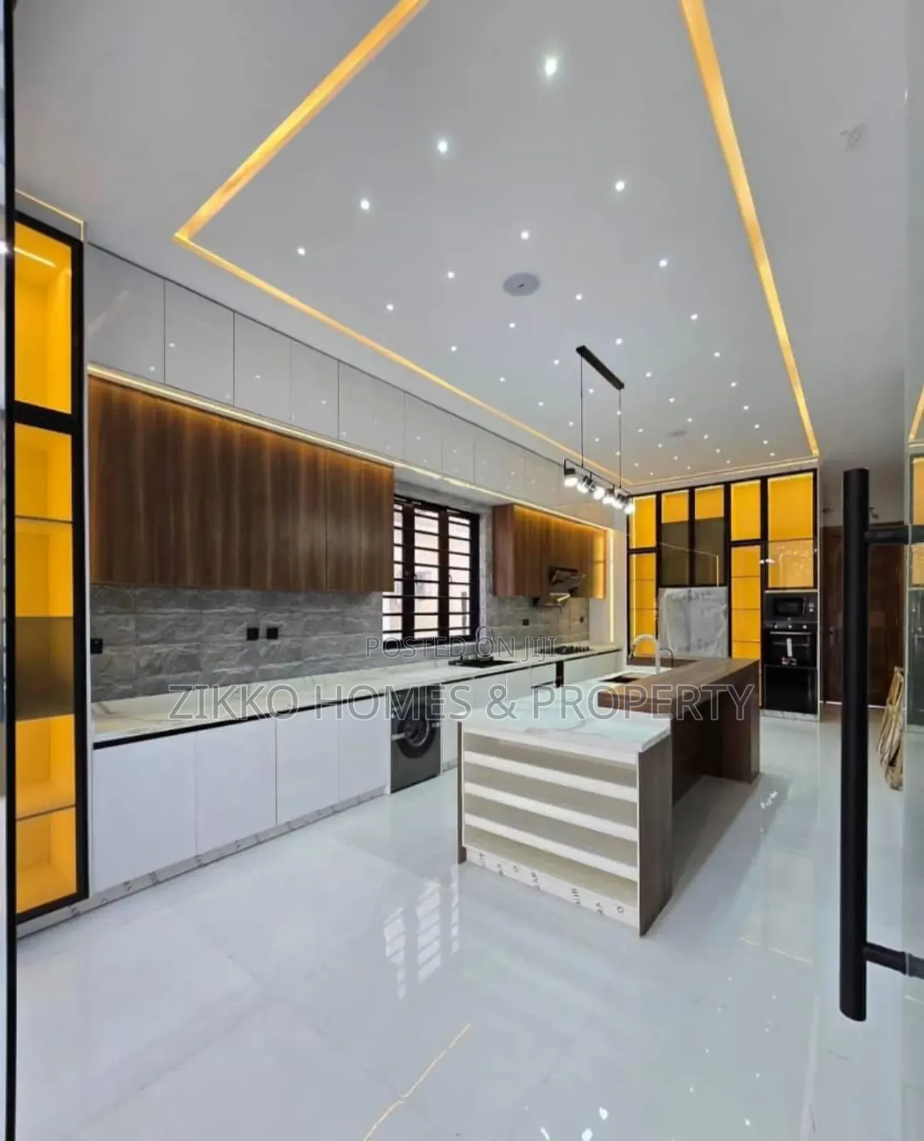5bdrm Duplex in Ikota for sale in Ikota