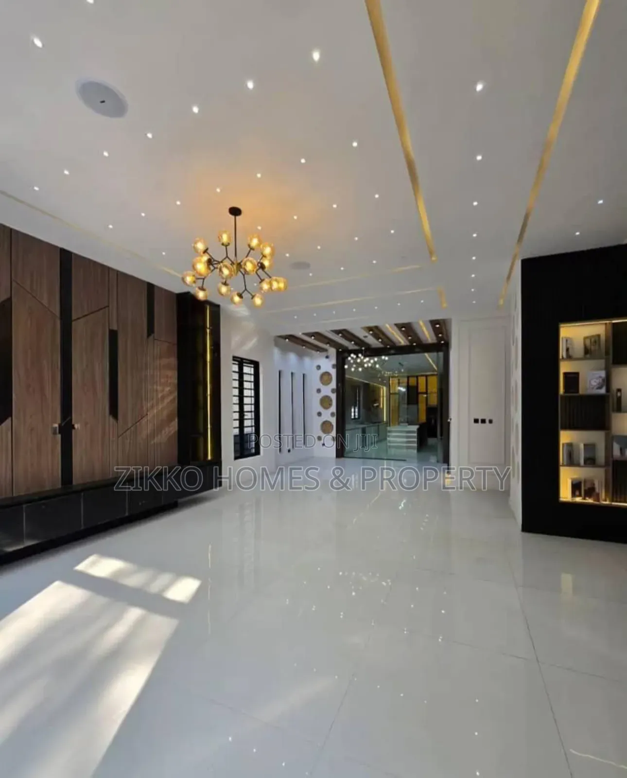 5bdrm Duplex in Ikota for sale in Ikota