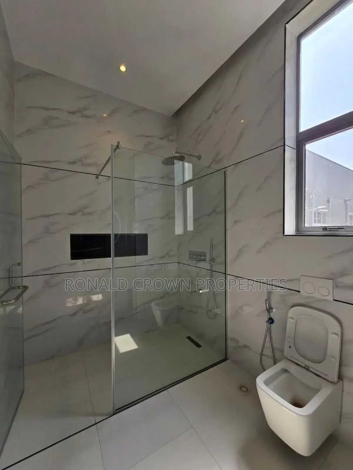 5bdrm House in Ikate-Elegushi for sale in Ikate-Elegushi