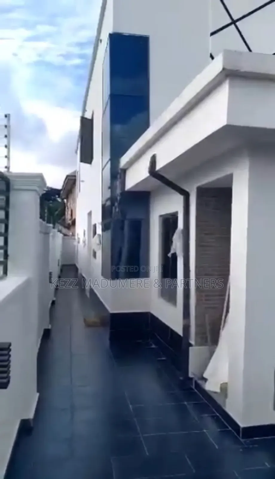 4bdrm Duplex in Near Rochas for sale in Owerri