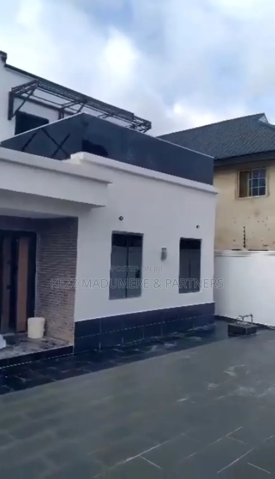 4bdrm Duplex in Near Rochas for sale in Owerri