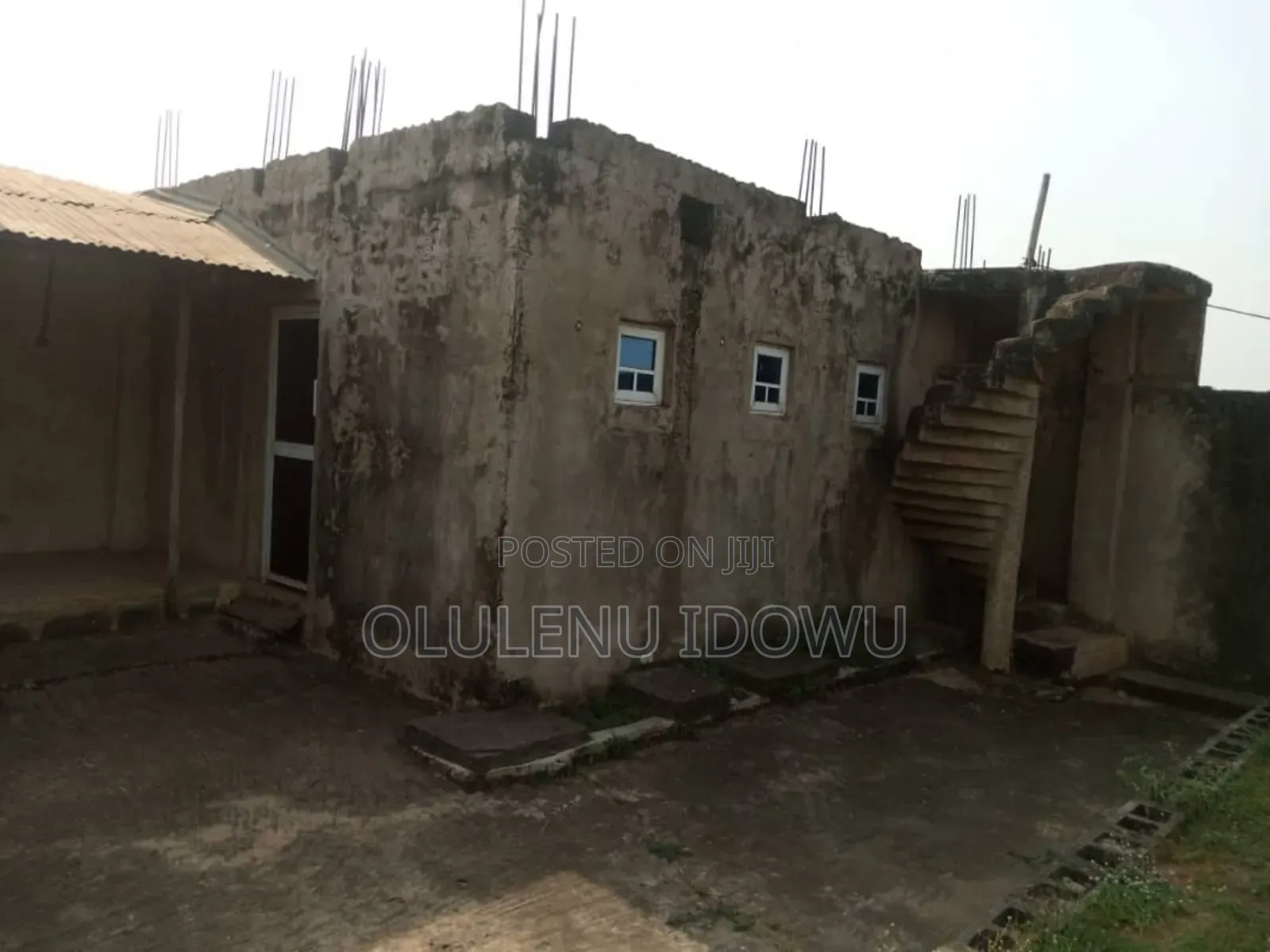 A Uncompleted 32roomshotel Facing Ijebu ITOIKEN Express Road in Alimosho