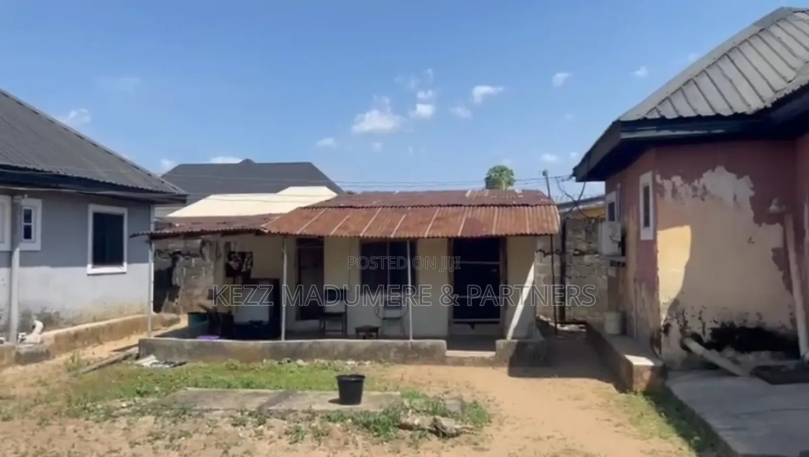 9bdrm Bungalow in Imo Housing Estate, for sale in Owerri