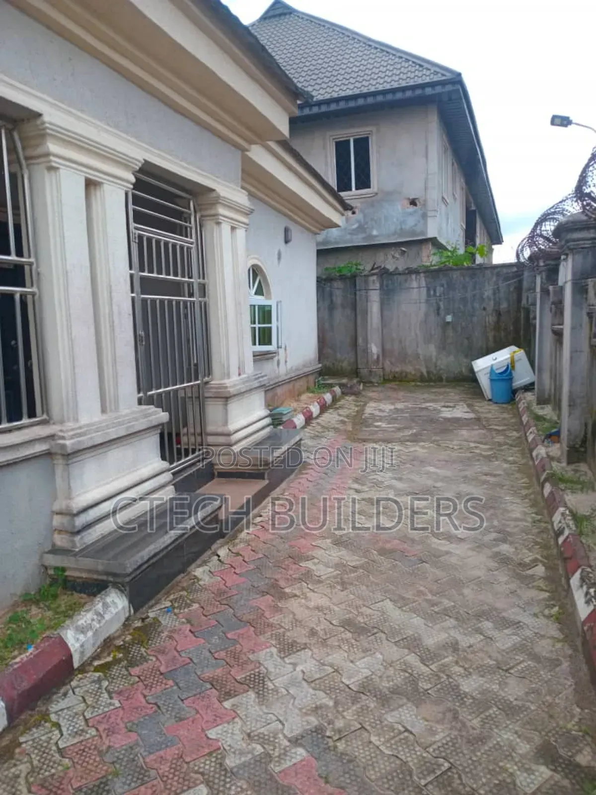 12bdrm Bungalow in Benin City for sale in Benin City