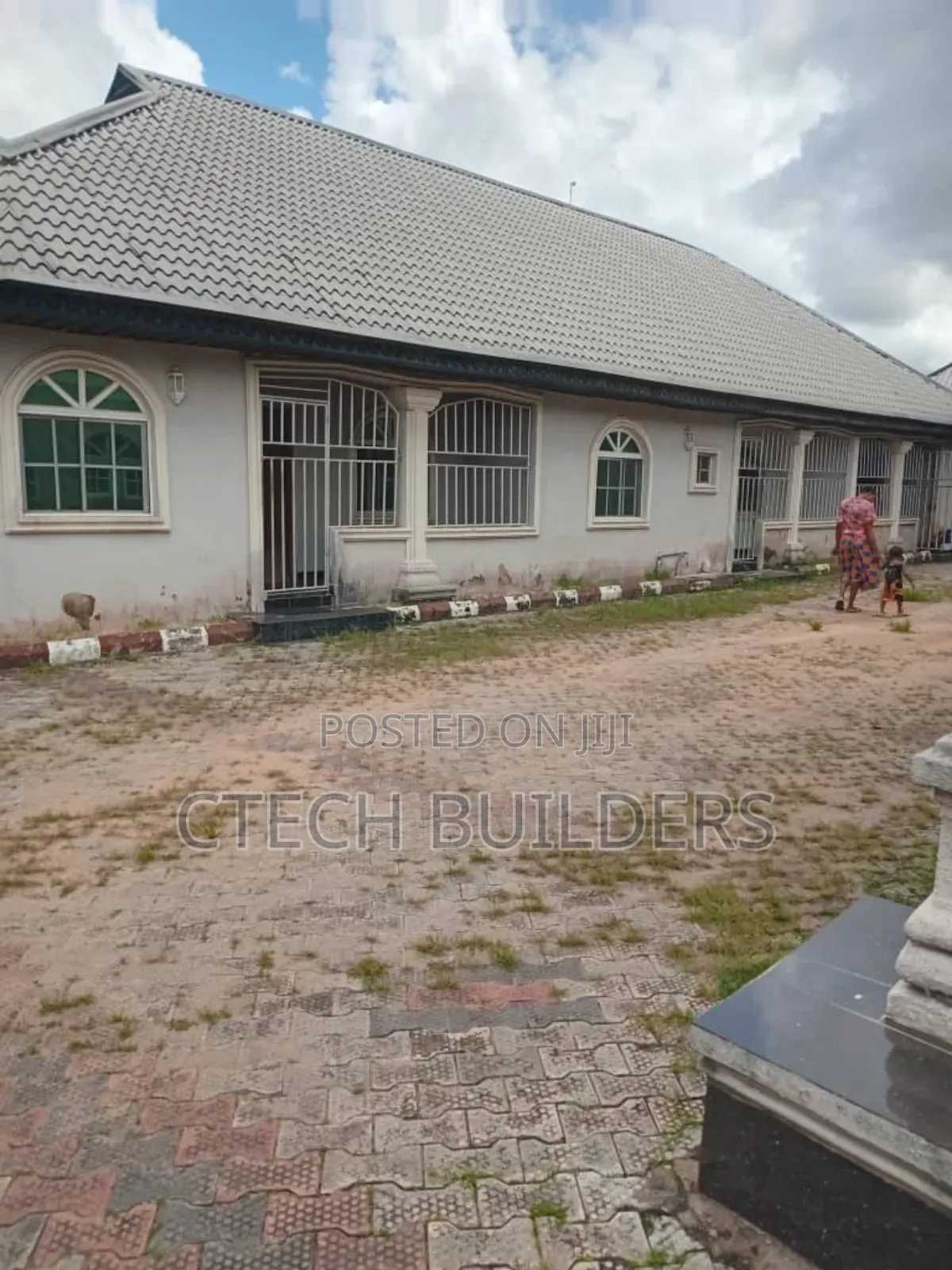 12bdrm Bungalow in Benin City for sale in Benin City