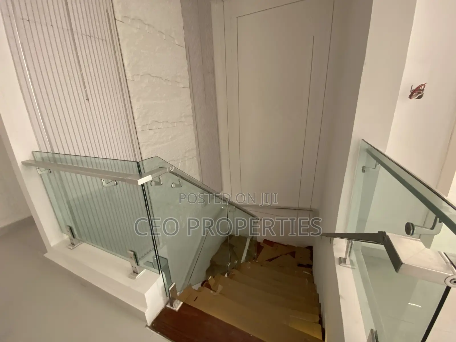 5bdrm Duplex in Chevron for sale in Chevron