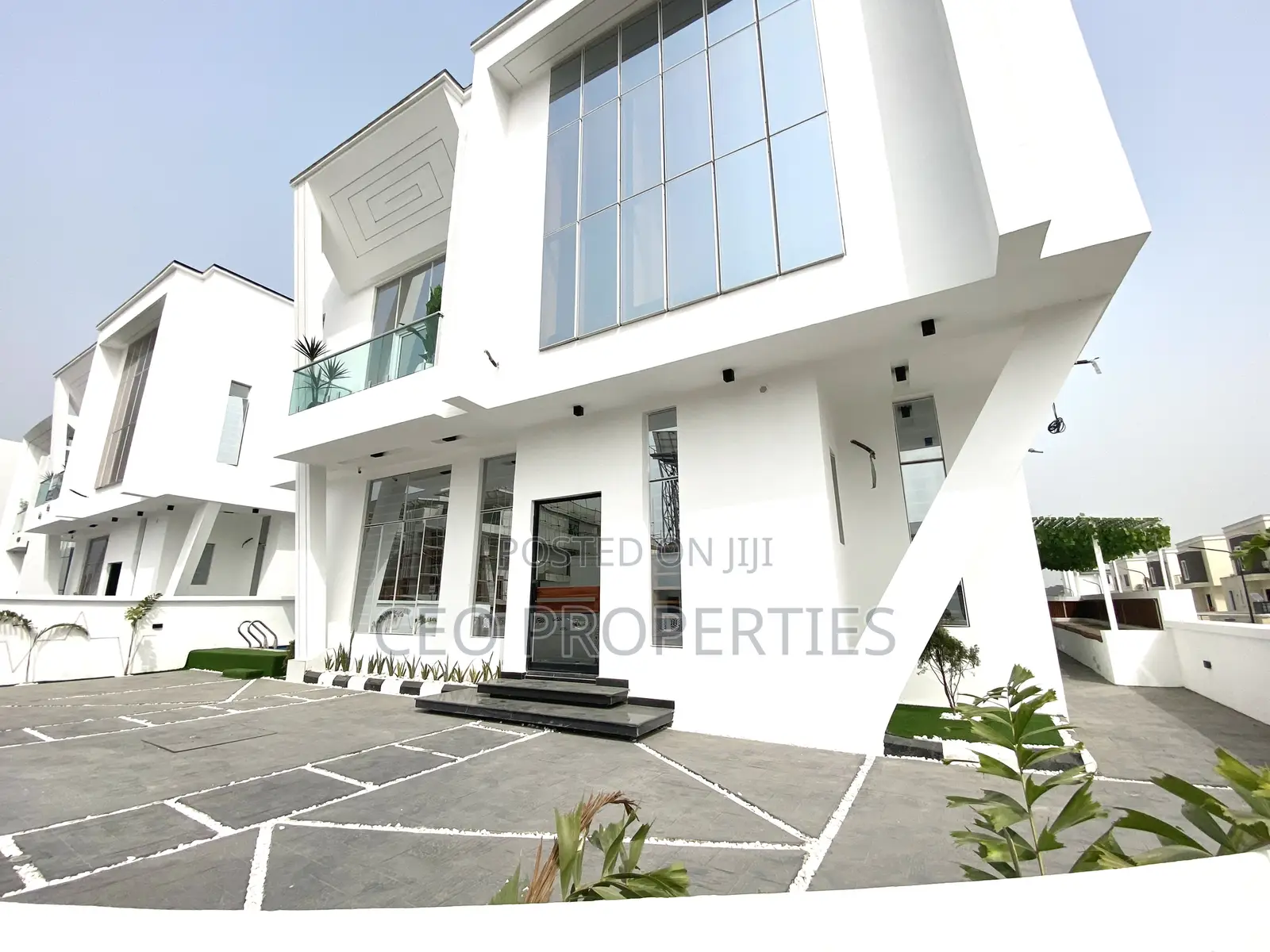 5bdrm Duplex in Chevron for sale in Chevron