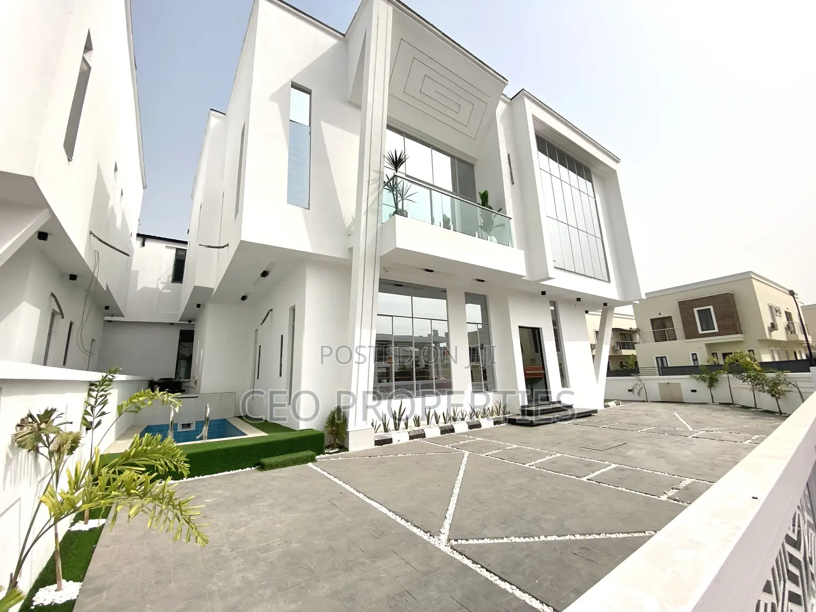 5bdrm Duplex in Chevron for sale in Chevron