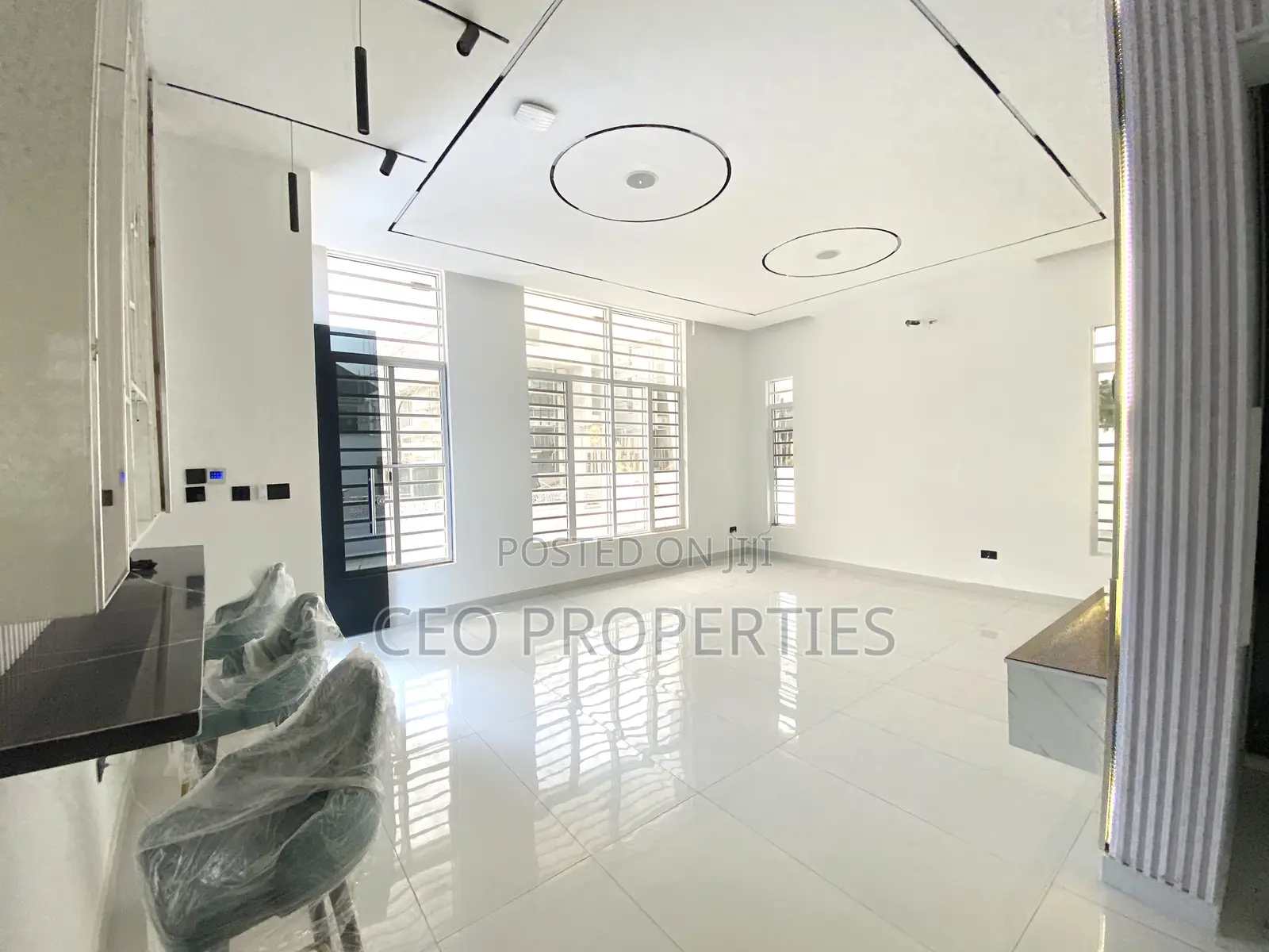 5bdrm Duplex in Chevron for sale in Chevron
