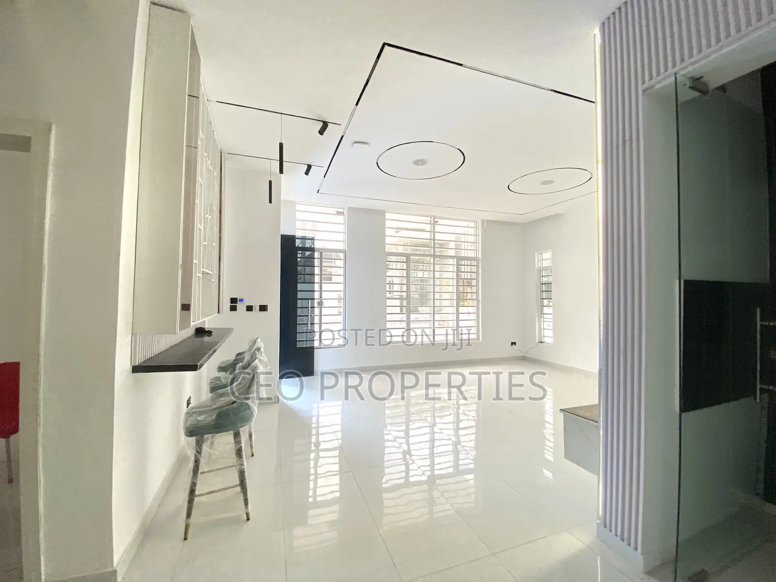 5bdrm Duplex in Chevron for sale in Chevron