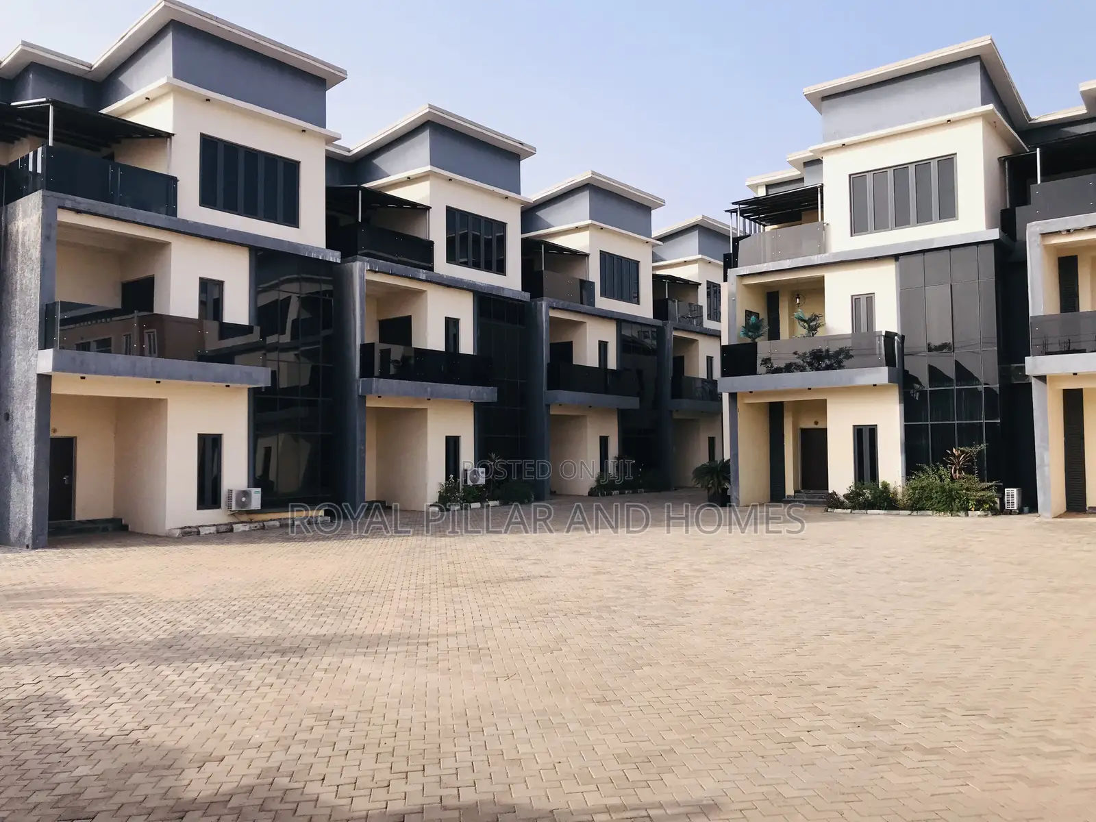 4bdrm Duplex in Lifecamp, Gwarinpa for rent in Gwarinpa