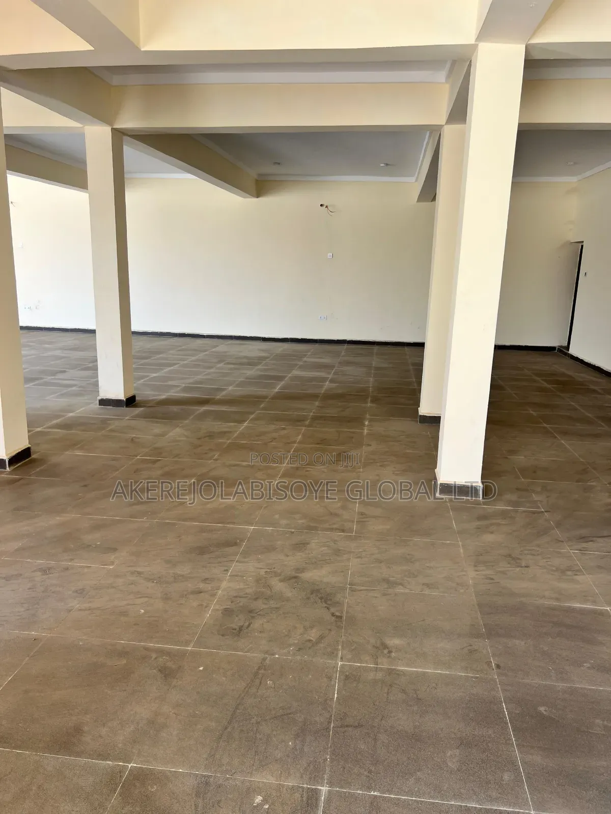 120sqm of Office Space in Jahi