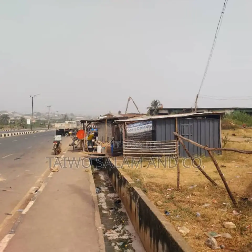 474sqm of Commercial Land Along Akala Express Way Ibadan in Akala Express