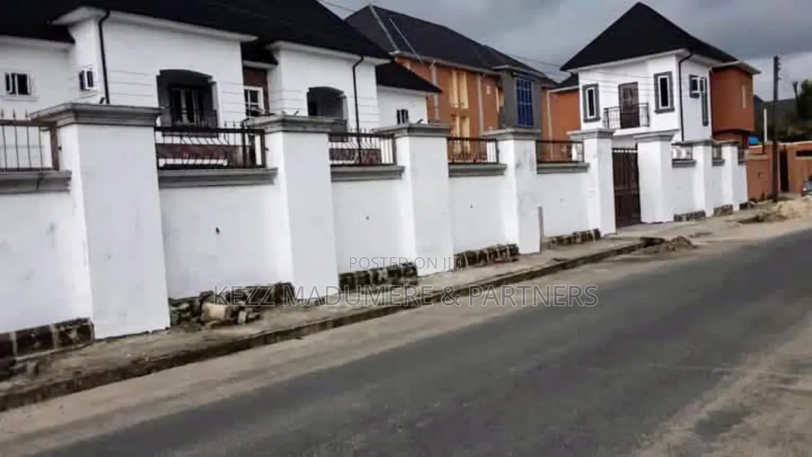 3bdrm Block of Flats in Off Int'L Airport for sale in Port-Harcourt