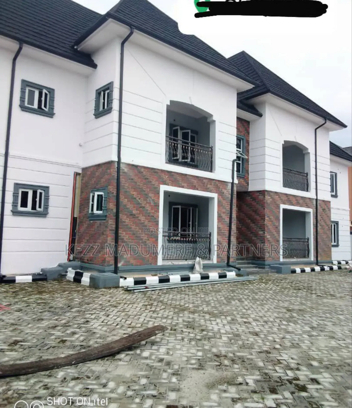 3bdrm Block of Flats in Off Int'L Airport for sale in Port-Harcourt