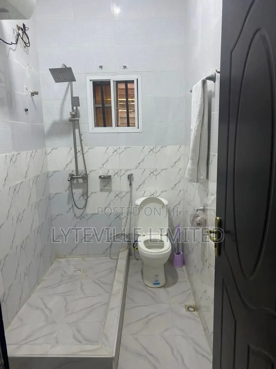 Single Room, Shared Apartment in Utako