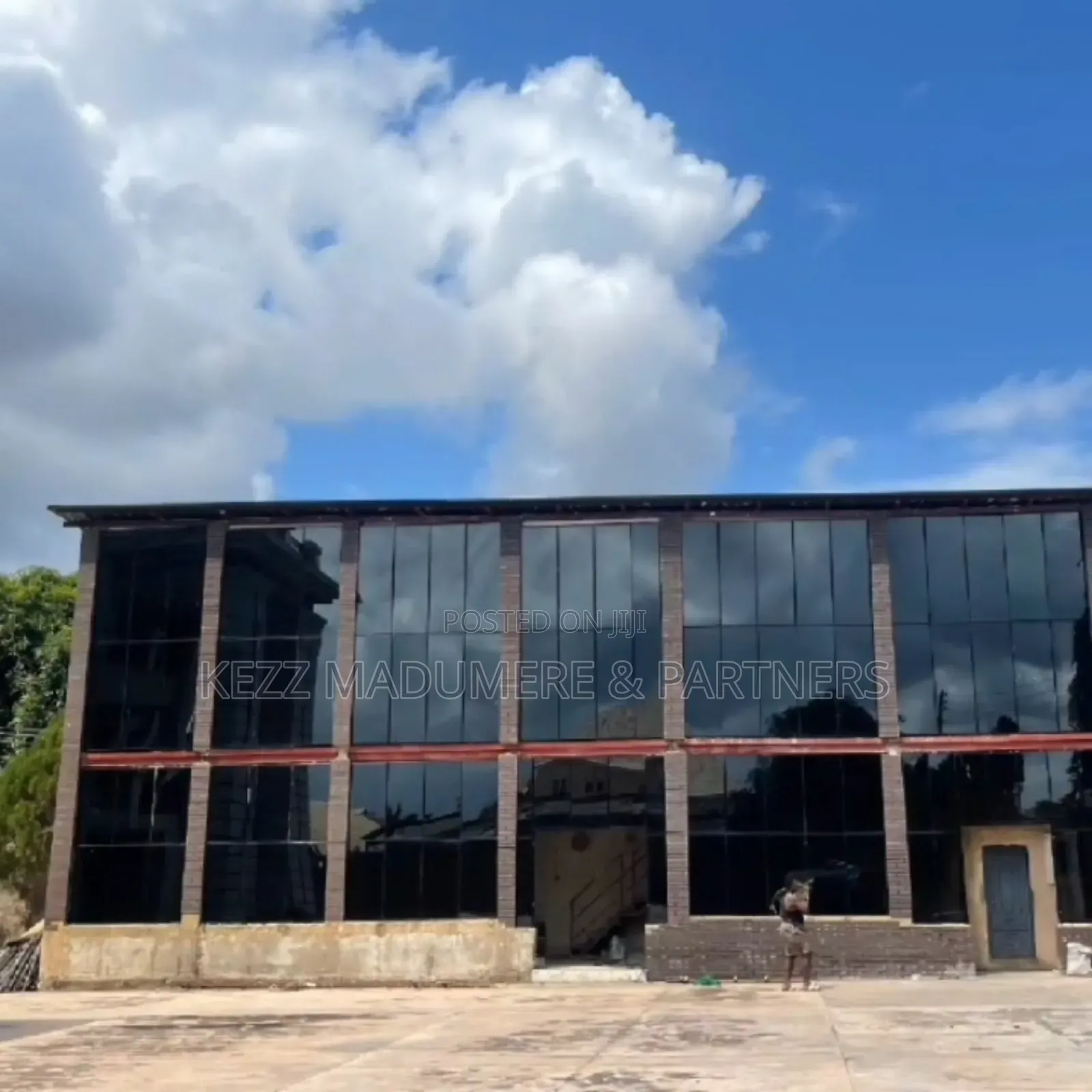 For Sale : 20 Rooms Hotel , Trans Ekulu, Enugu in Enugu