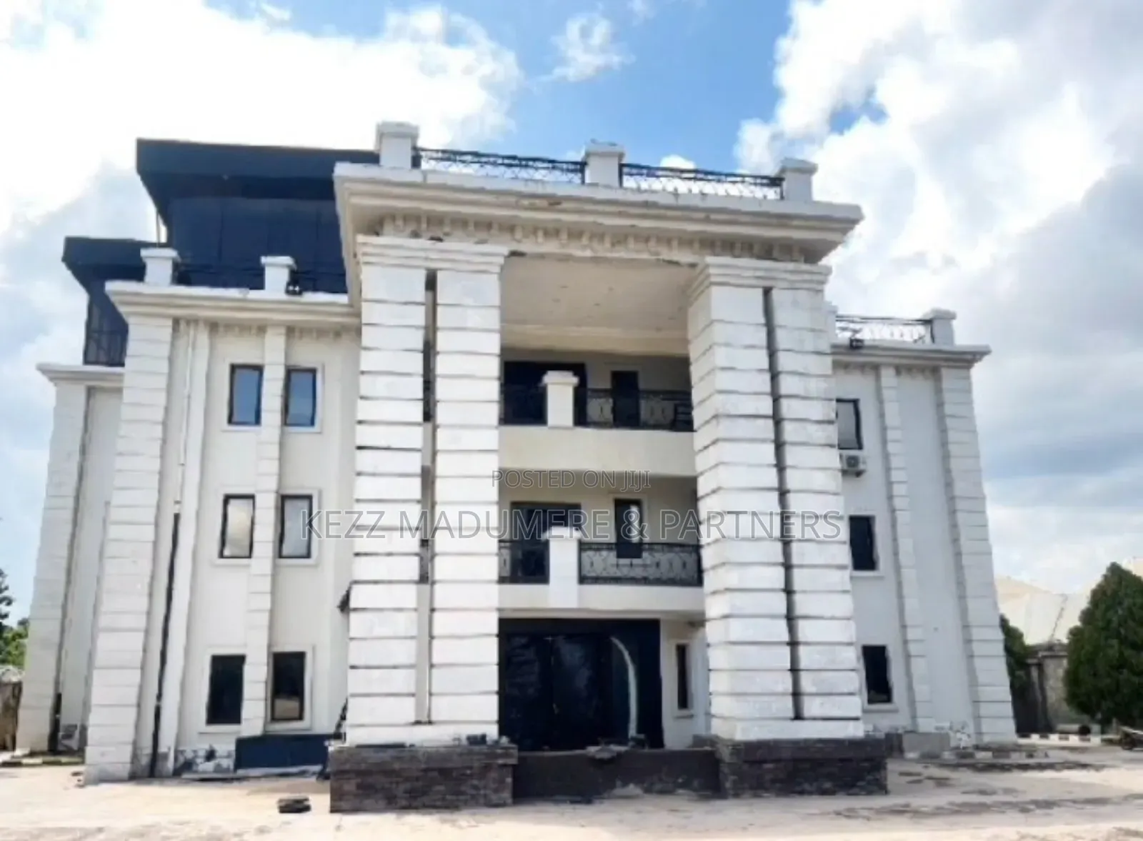 For Sale : 20 Rooms Hotel , Trans Ekulu, Enugu in Enugu