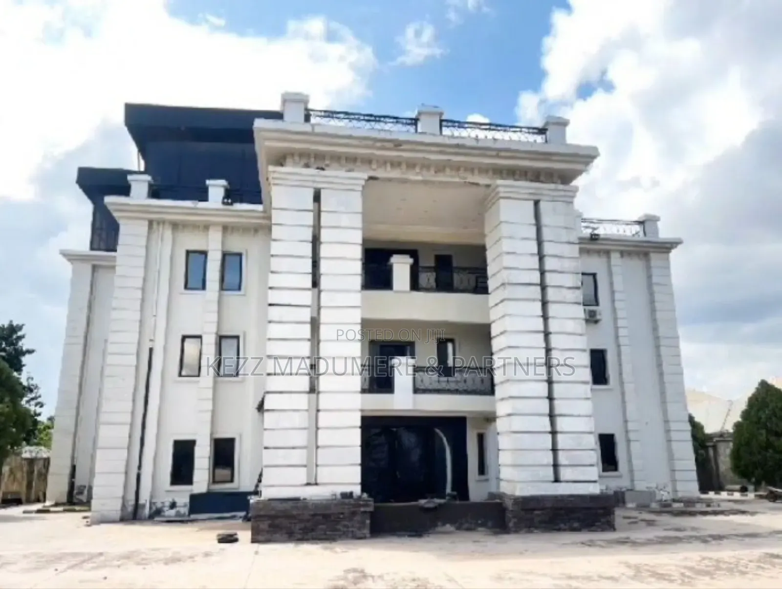 For Sale : 20 Rooms Hotel , Trans Ekulu, Enugu in Enugu