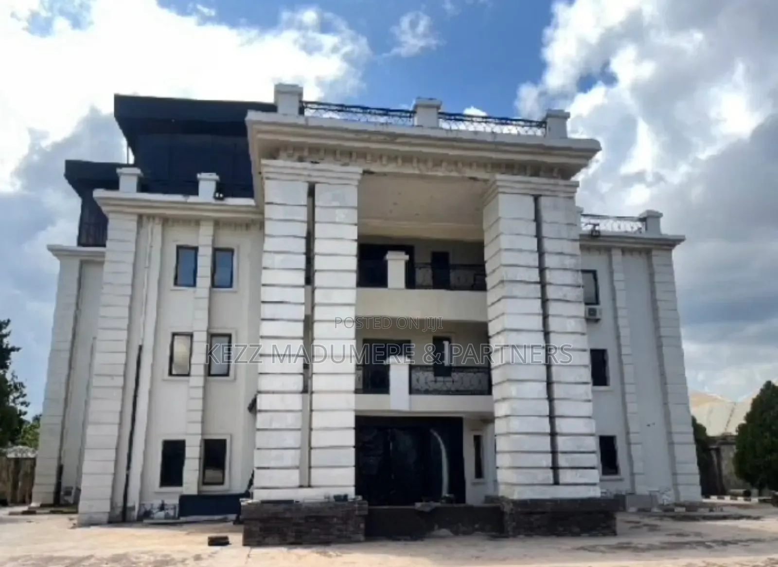 For Sale : 20 Rooms Hotel , Trans Ekulu, Enugu in Enugu