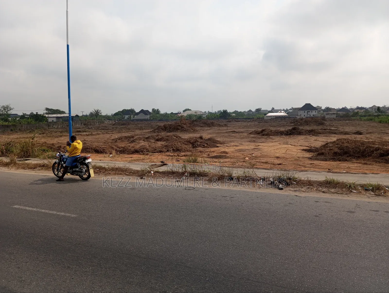 For Sale : 30 Plots Opposite Emerald Sch,Eneka Igwuruta Rd. in Eneka