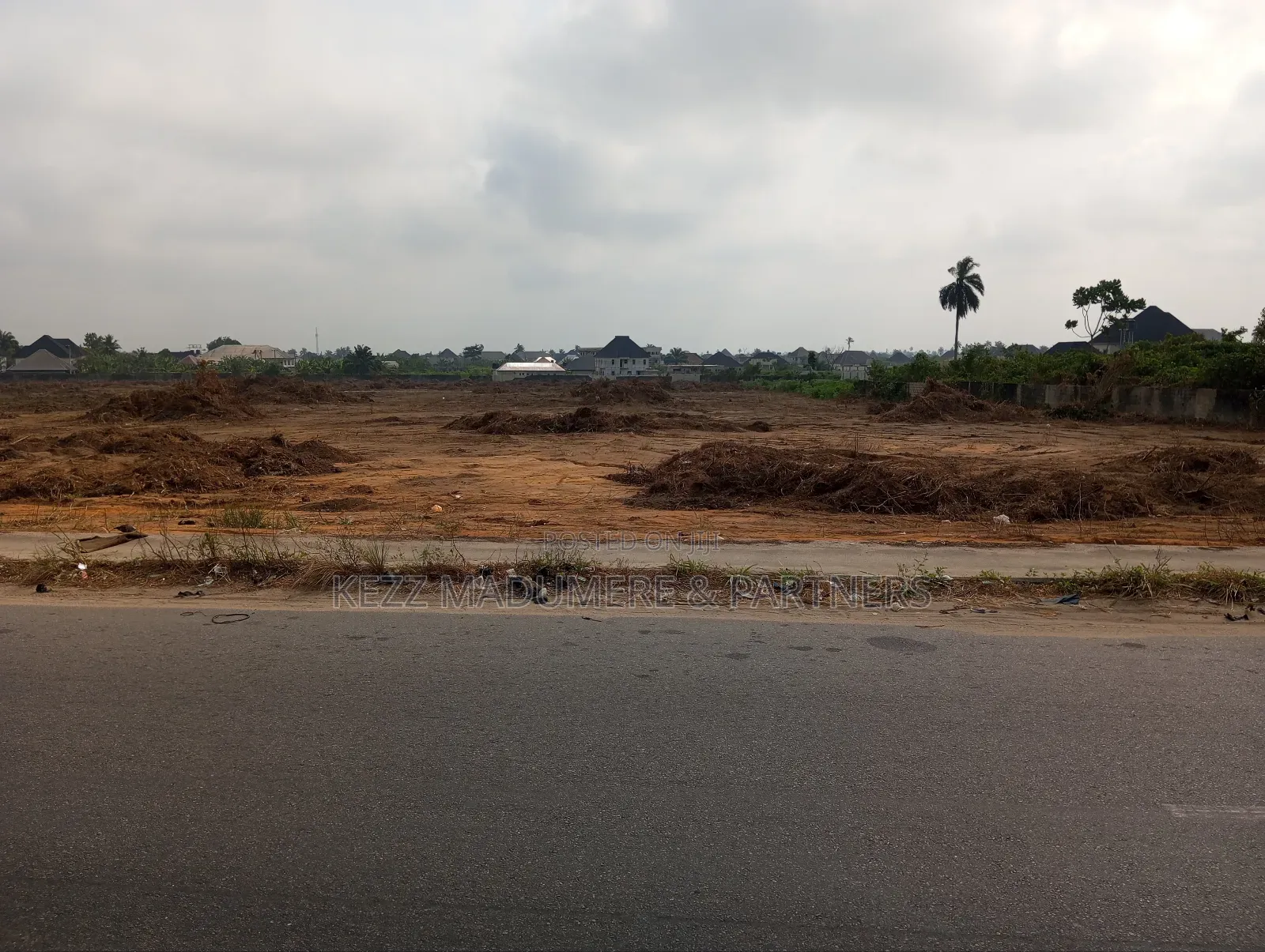 For Sale : 30 Plots Opposite Emerald Sch,Eneka Igwuruta Rd. in Eneka