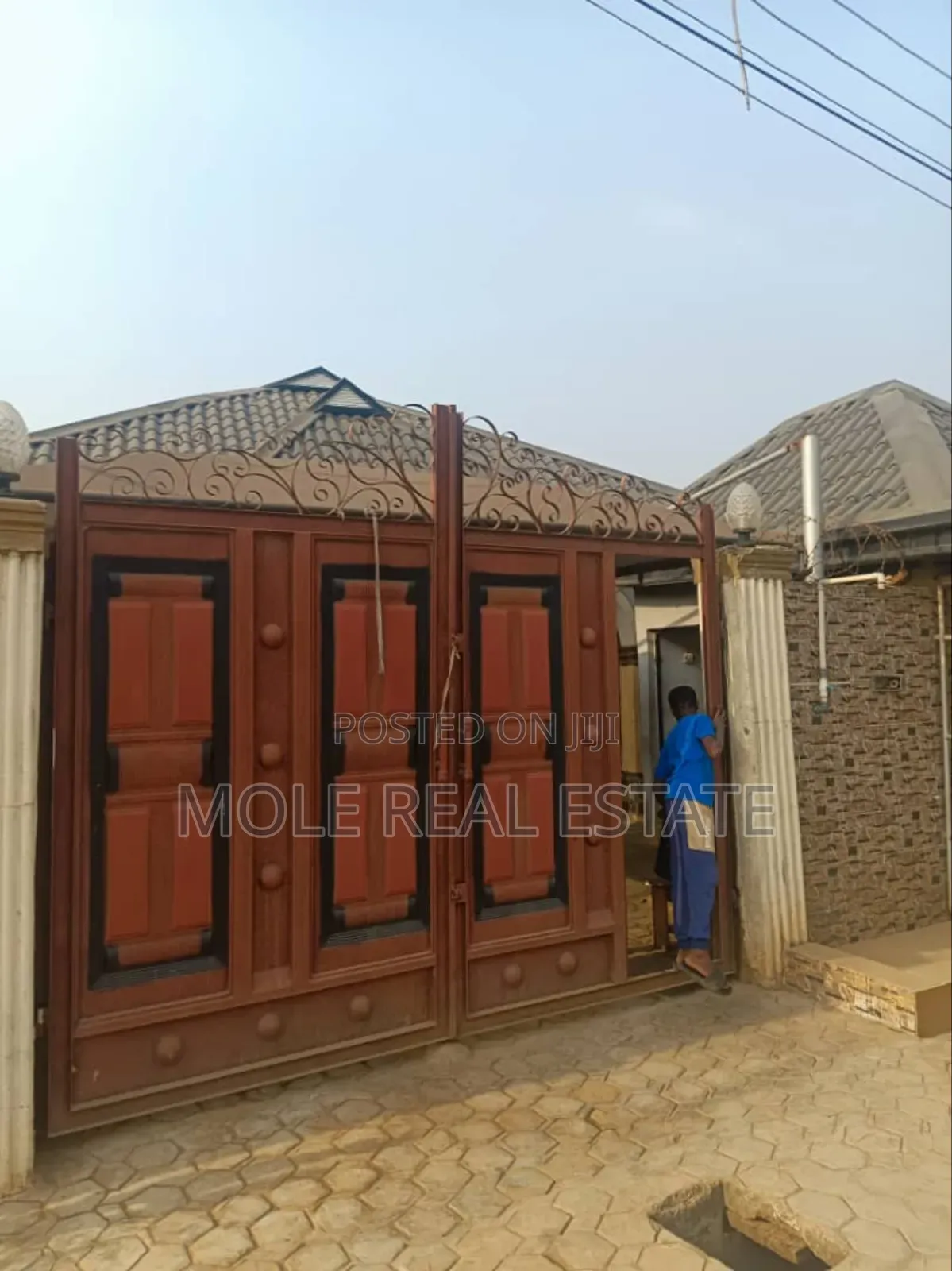 Beautiful 3 Bedroom With Shop Egan Igando Lagos in Ikotun/Igando