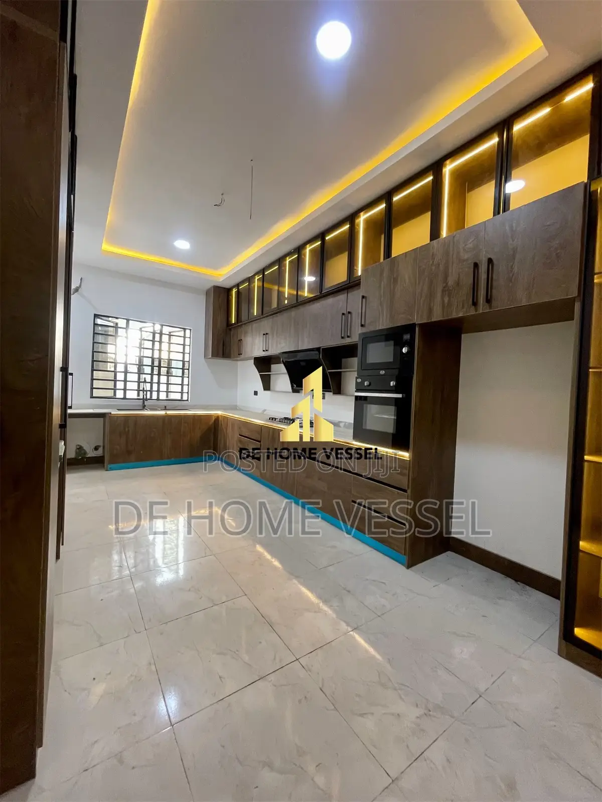 5bdrm House in Osapa london for sale in Osapa london