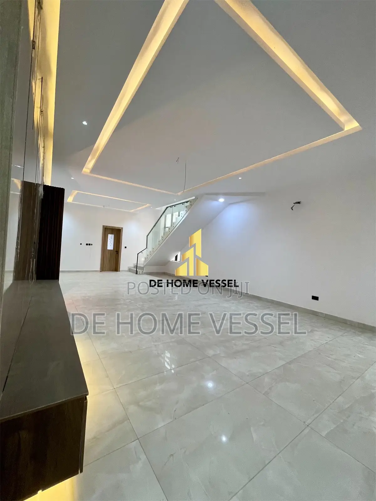 5bdrm House in Osapa london for sale in Osapa london
