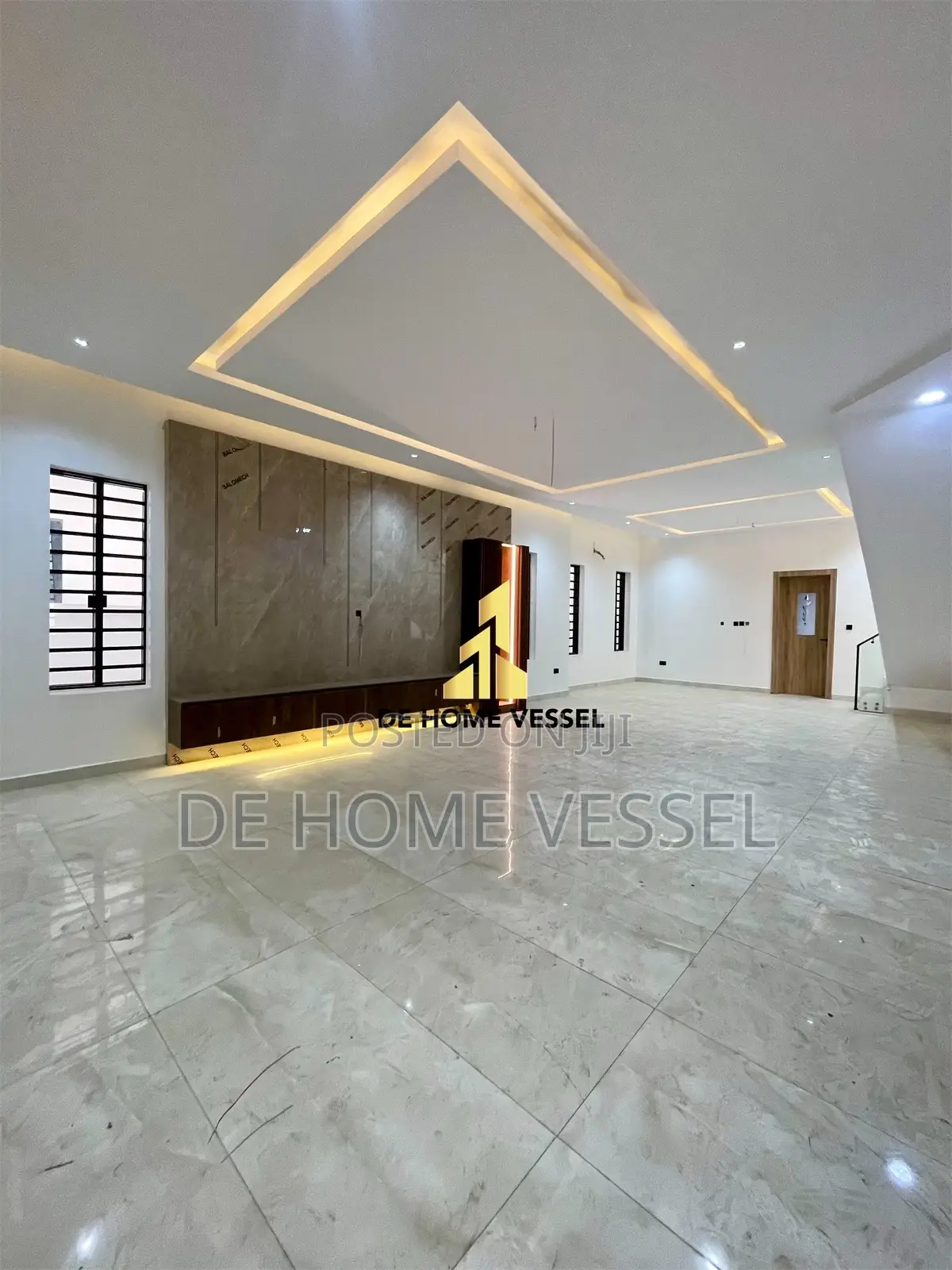 5bdrm House in Osapa london for sale in Osapa london