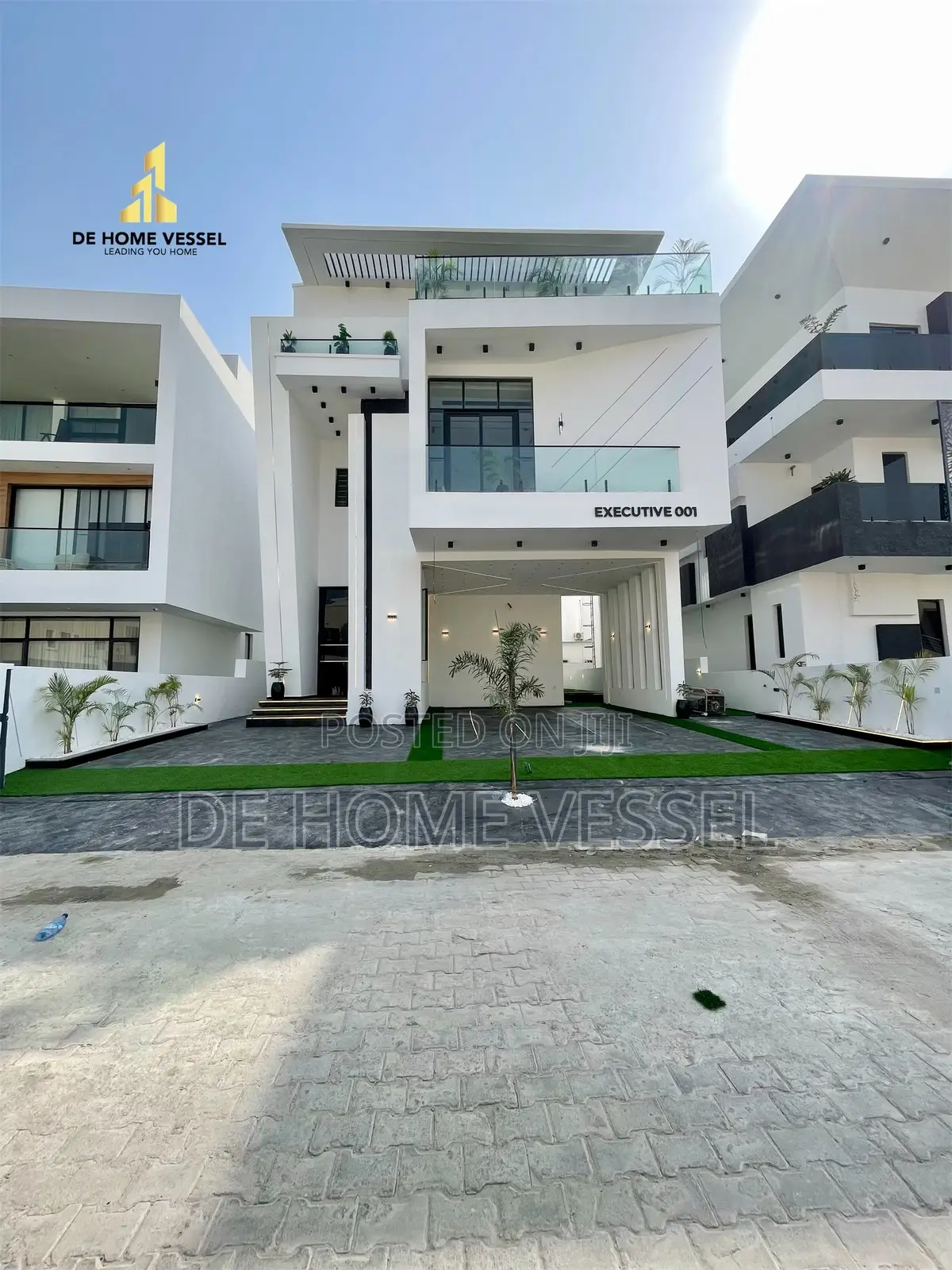 5bdrm Duplex in Chevron for sale in Chevron