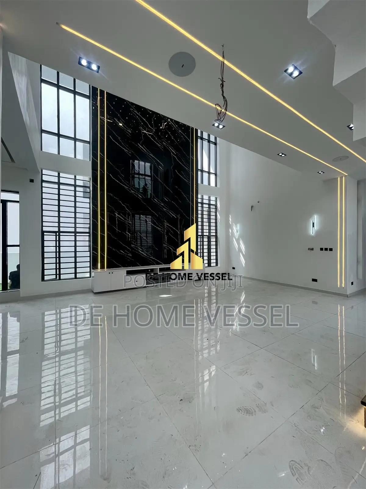 5bdrm Duplex in Chevron for sale in Chevron