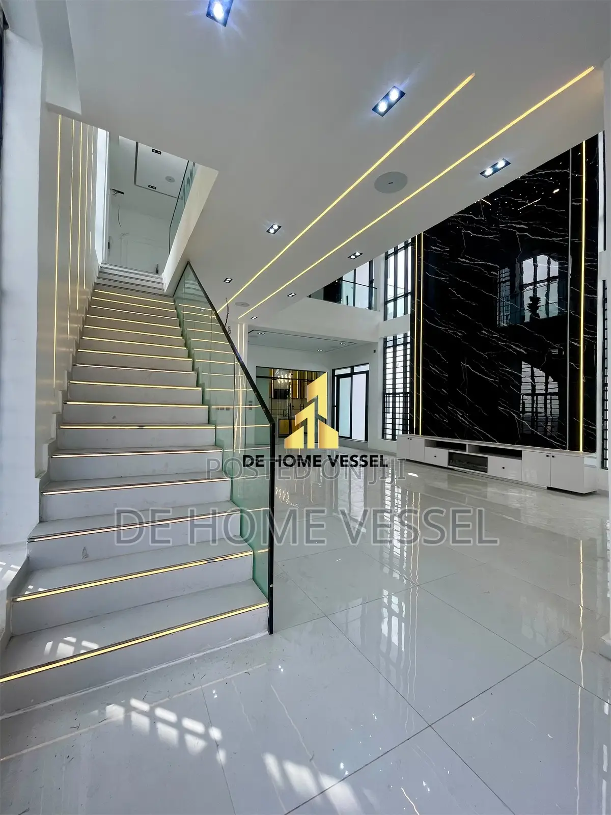 5bdrm Duplex in Chevron for sale in Chevron