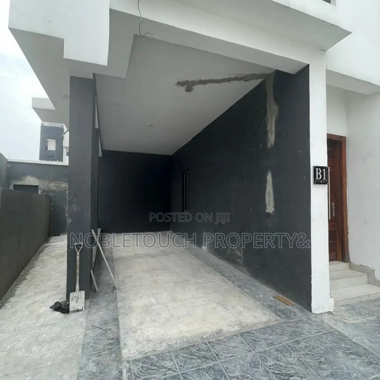 4bdrm Duplex in Ologolo Lekki Phase for sale in Lekki Phase 1