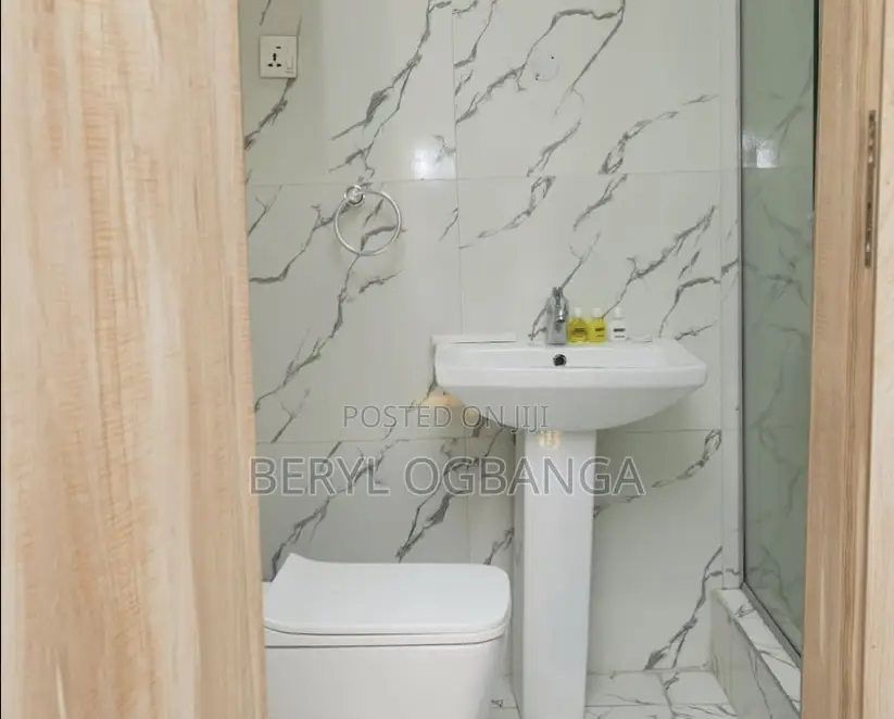 Weekly Luxury Room Per Week in Lekki Phase 2