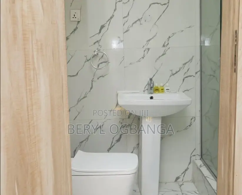 Weekly Luxury Room Per Week in Lekki Phase 2